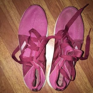 Women’s athletic shoes